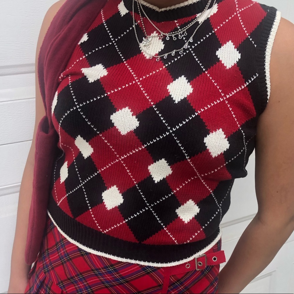 trendy fitted argyle sweater